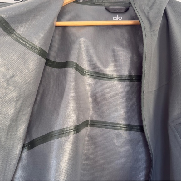 NWT Alo Enhancesce Bonded Hooded Jacket in Cacktus Green Size: Small - Picture 5 of 7